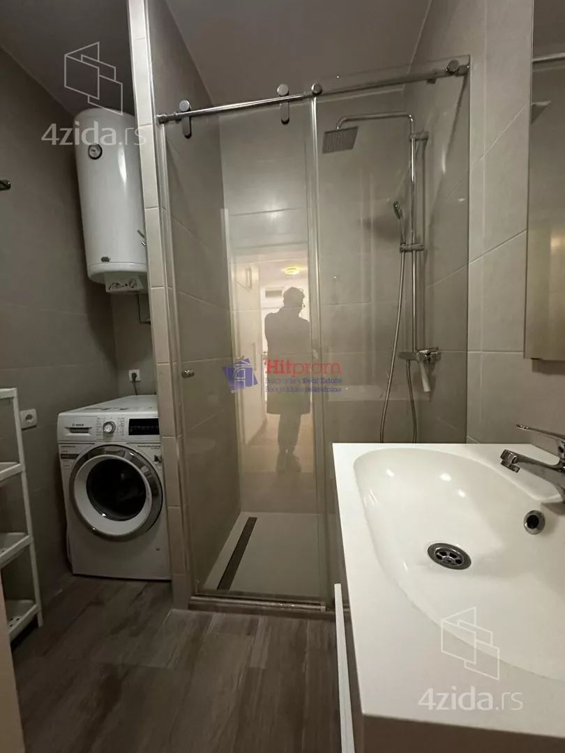 Šestosoban stan | 4zida