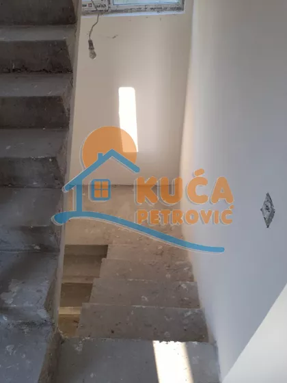 Kninska | 4zida.rs