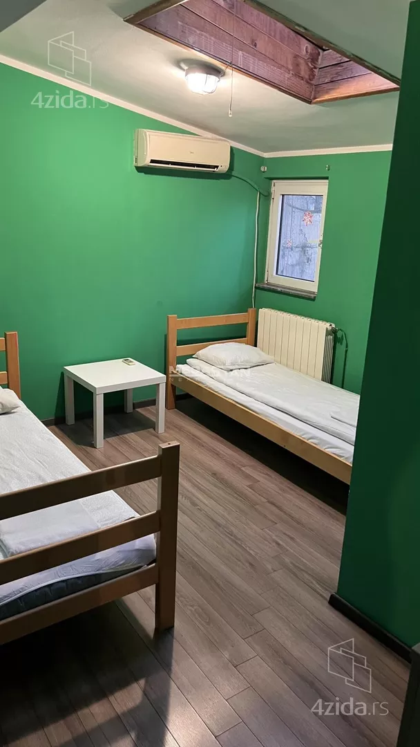 Šestoiposoban stan | 4zida