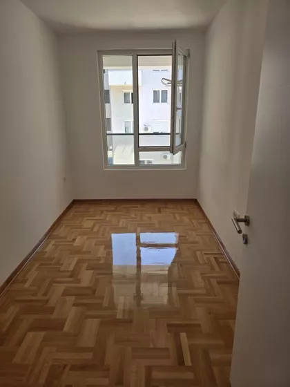 Crveni Pevac | 4zida.rs