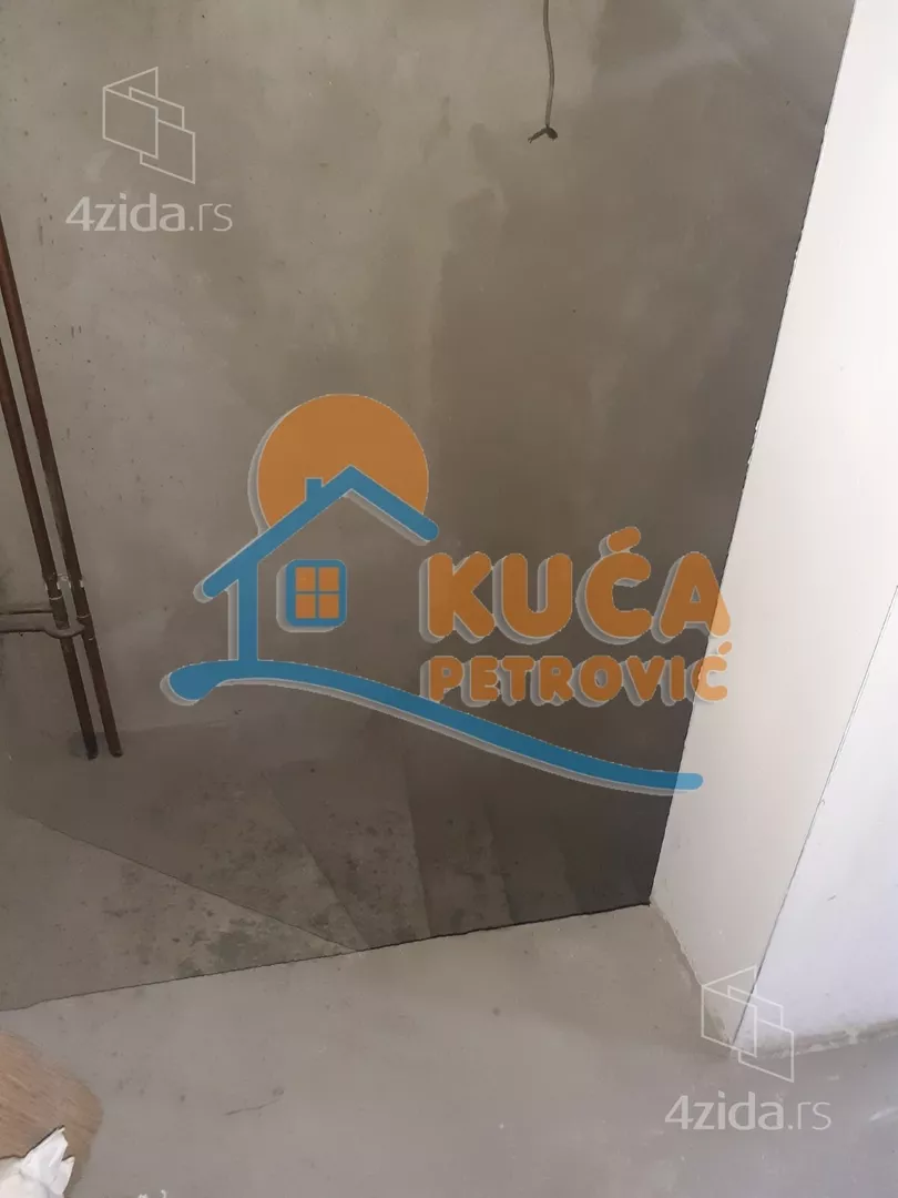 Lokal | 4zida