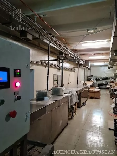 Poslovna zgrada | 4zida