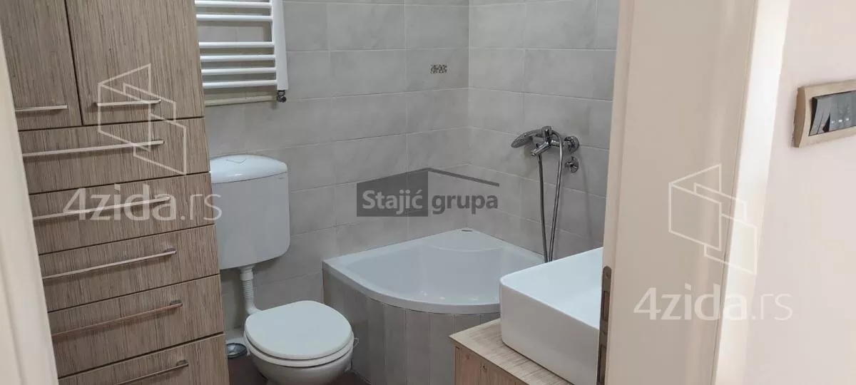 Petosoban stan | 4zida