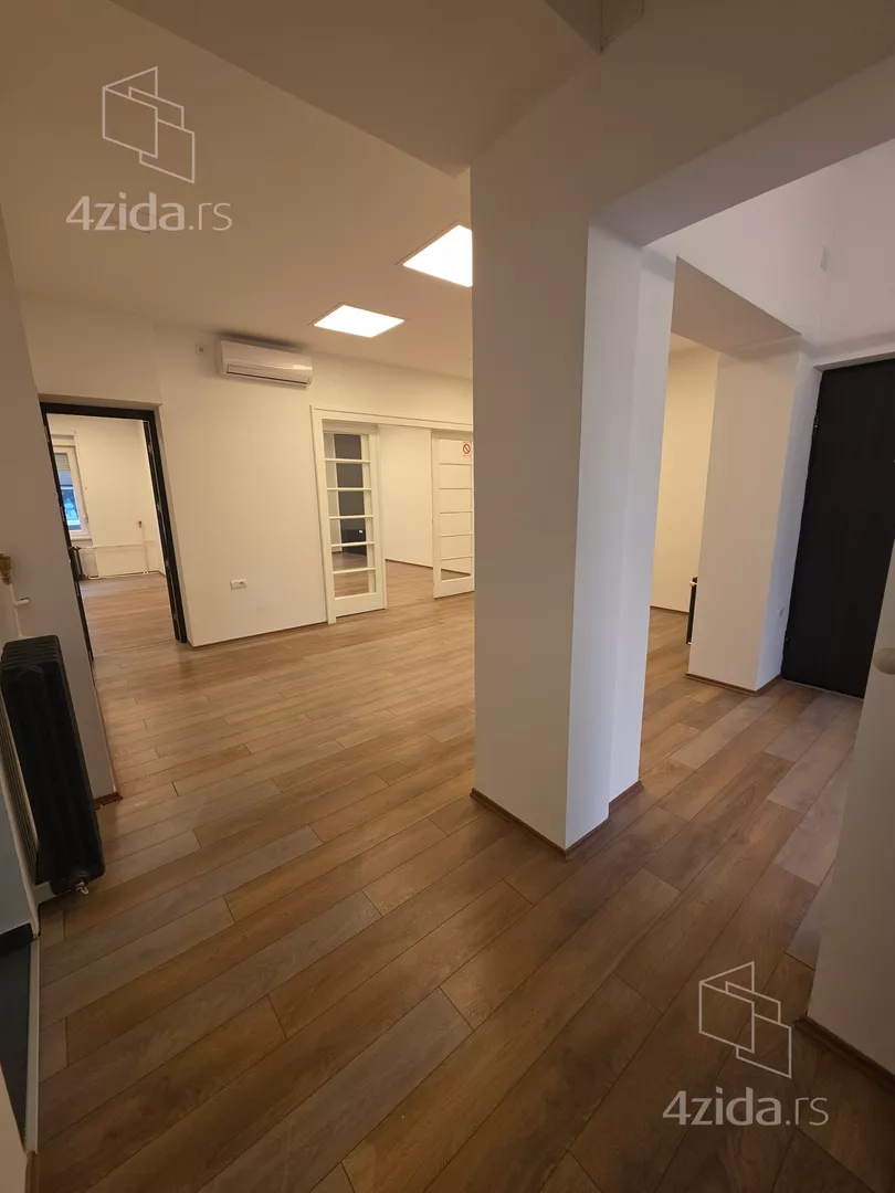 Četvoroiposoban stan | 4zida