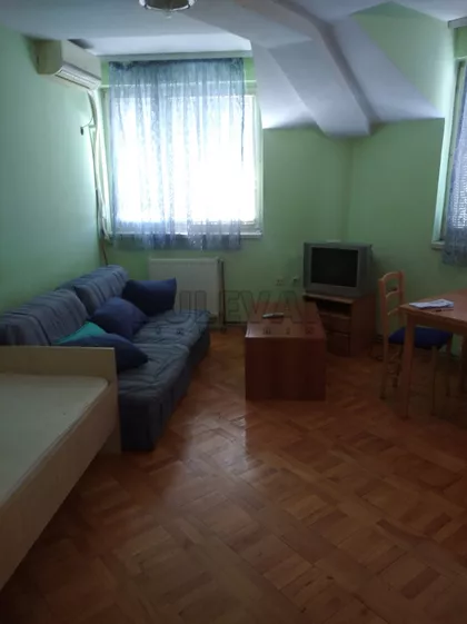 Trg Pavla Stojkovića | 4zida.rs