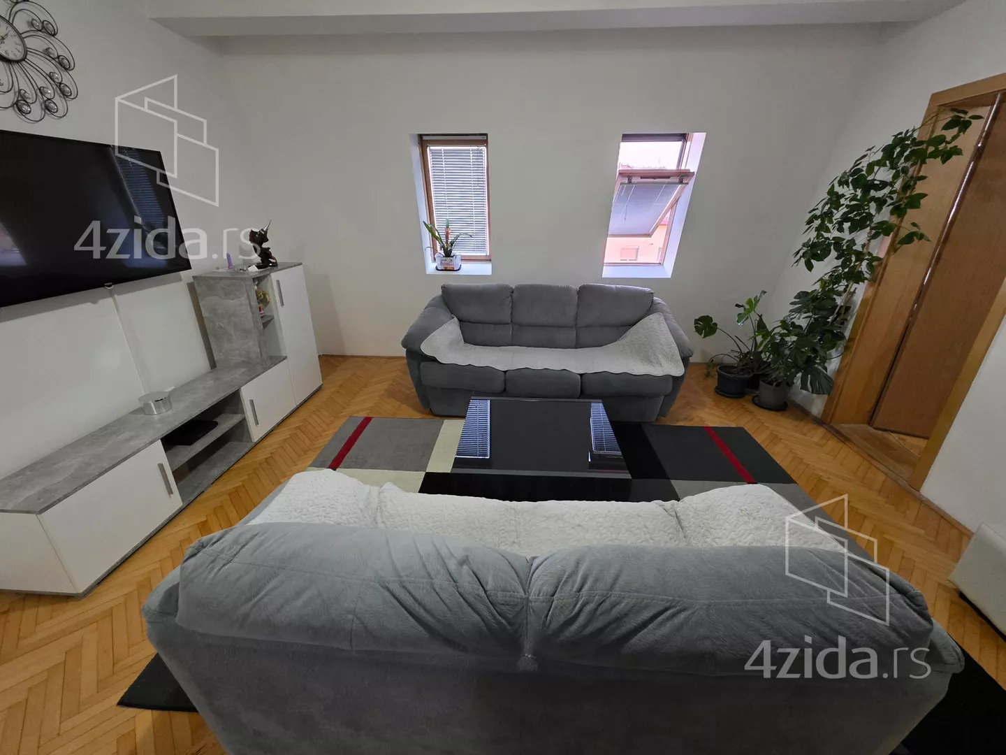 Troiposoban stan | 4zida