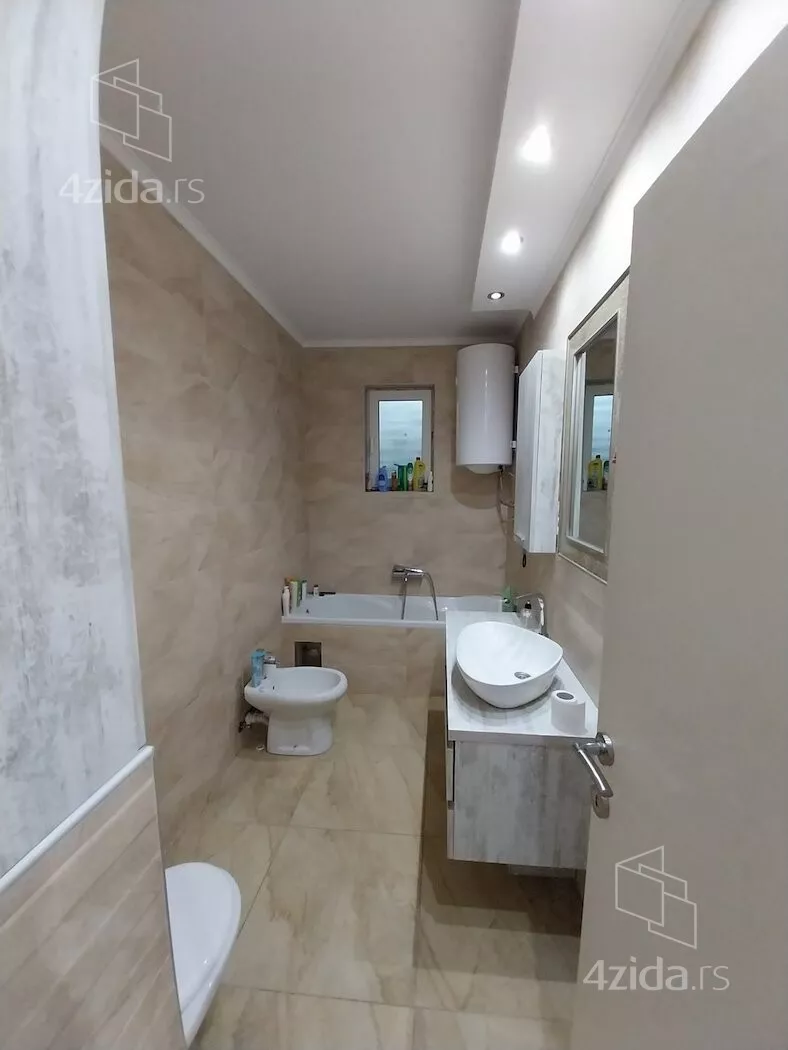 Petosoban stan | 4zida