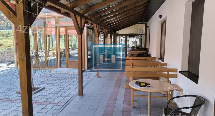 Poslovna zgrada | 4zida