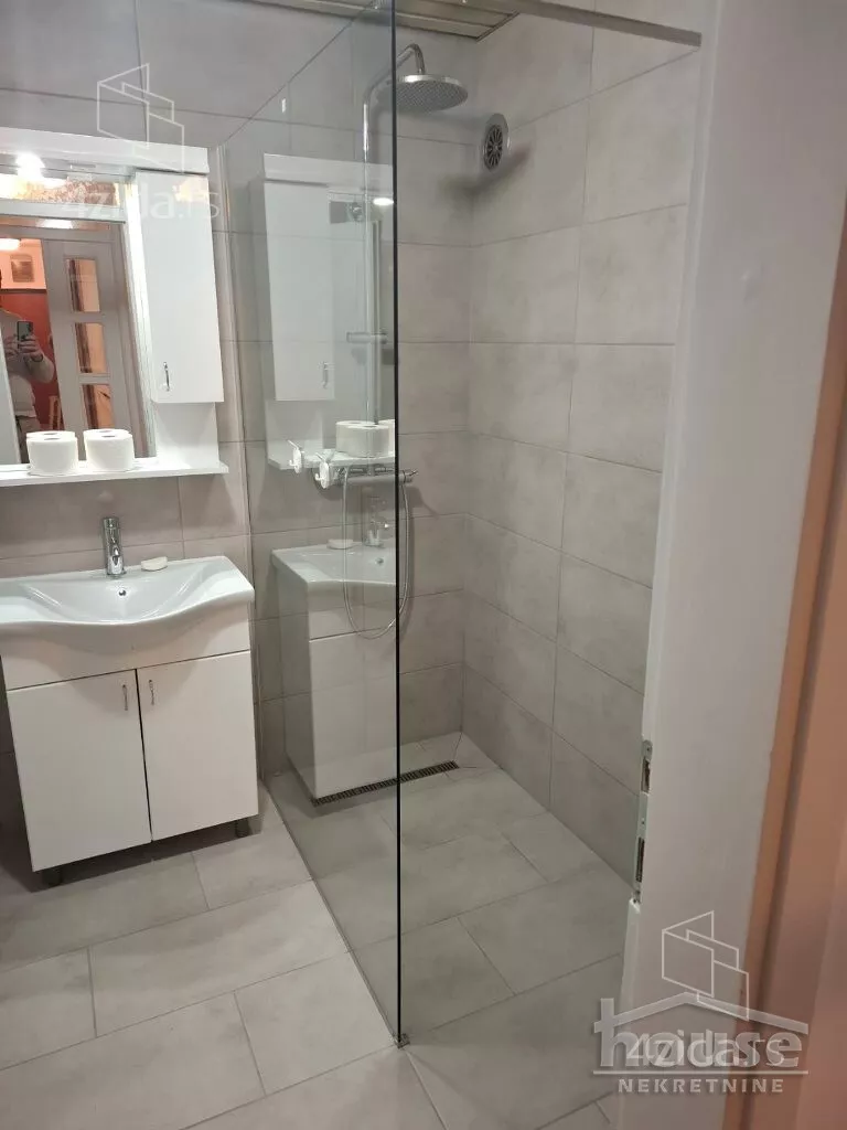 Četvoroiposoban stan | 4zida