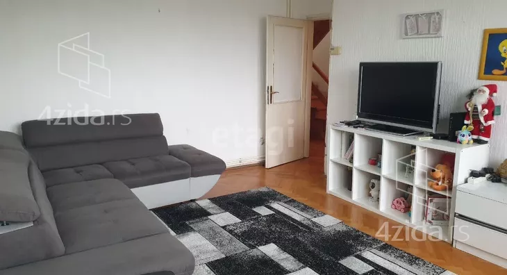 Šestosoban stan | 4zida