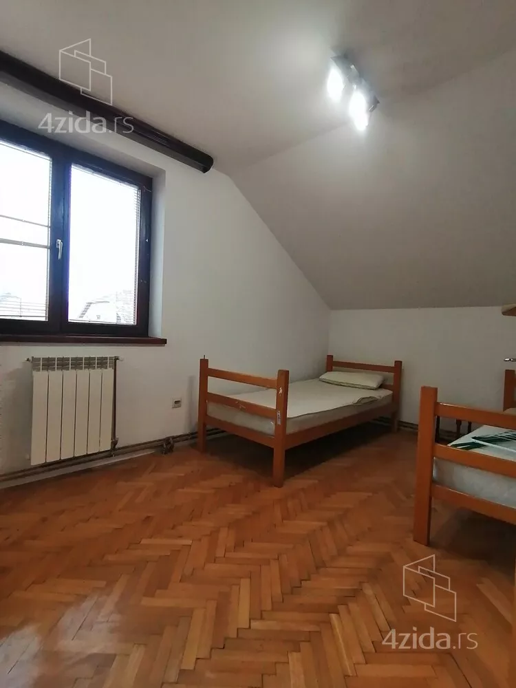 Petosoban stan | 4zida