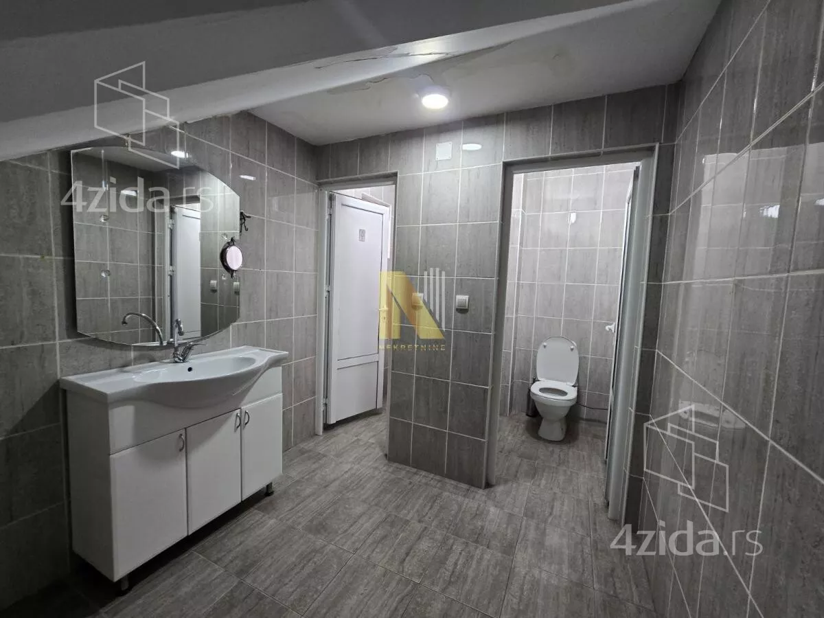 Poslovna zgrada | 4zida