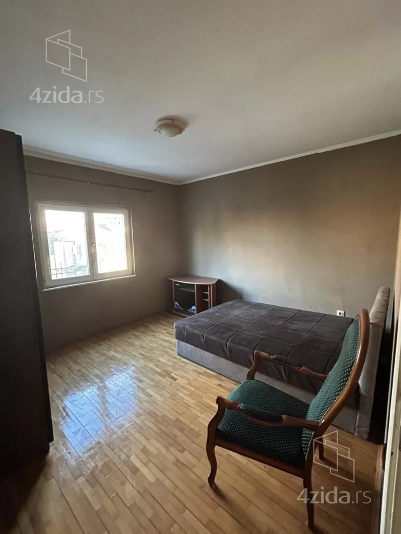 Četvoroiposoban stan | 4zida