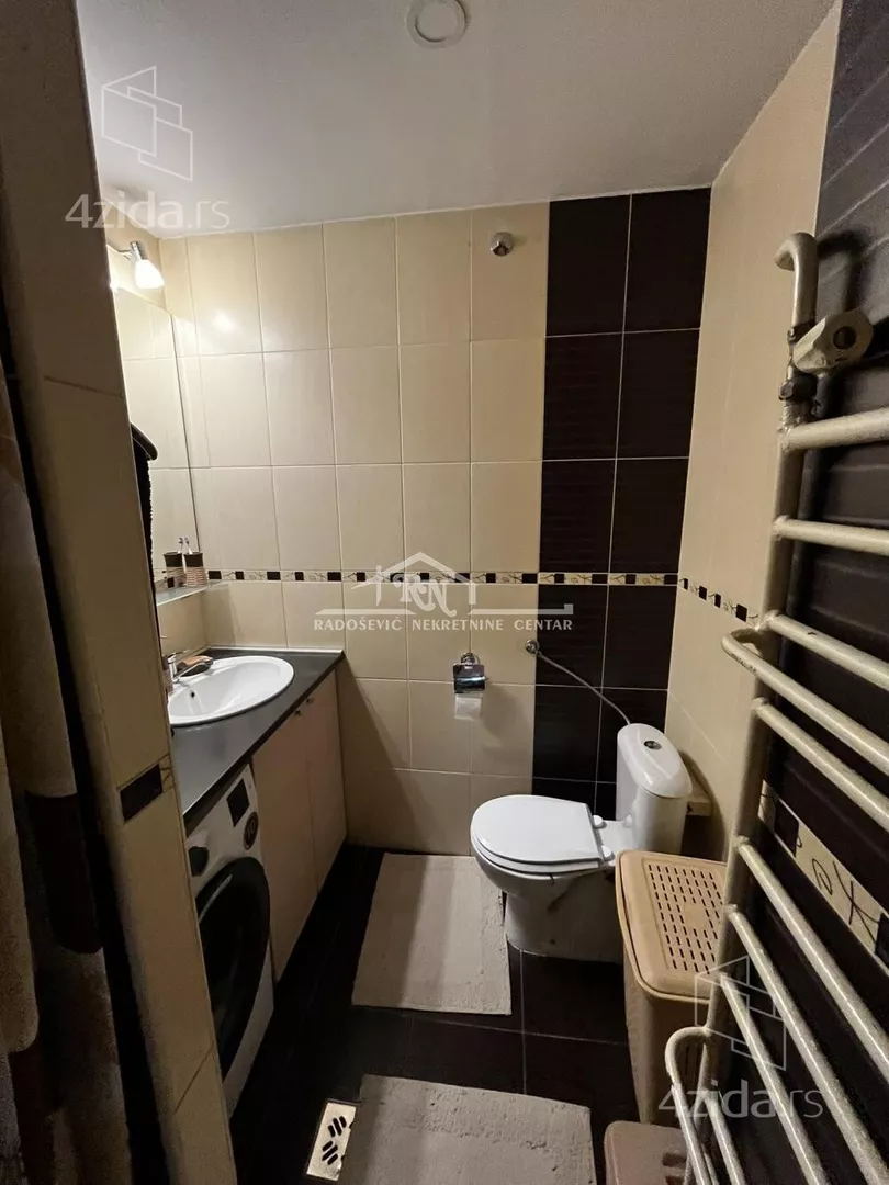 Šestosoban stan | 4zida