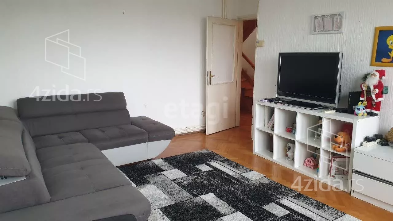 Šestosoban stan | 4zida