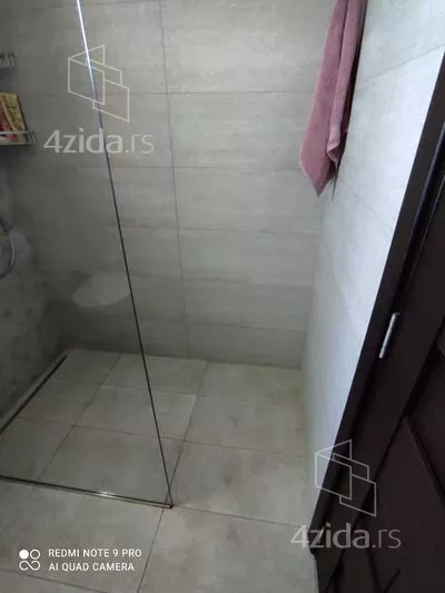 Šestosoban stan | 4zida