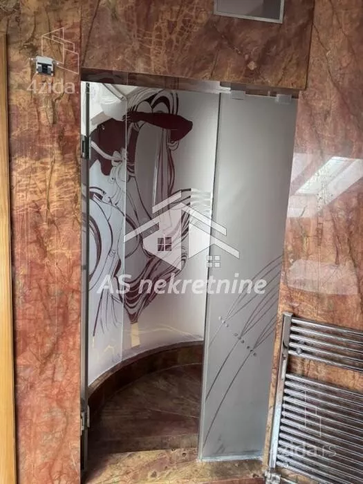 Četvoroiposoban stan | 4zida