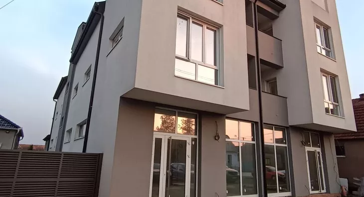 Poslovna zgrada | 4zida