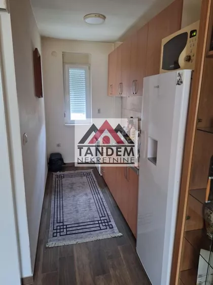 Crveni Pevac | 4zida.rs