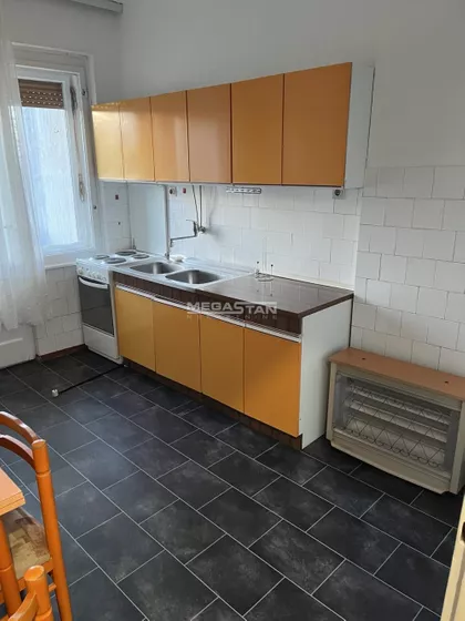 Radnih akcija | 4zida.rs