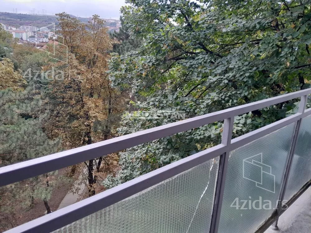 Šestosoban stan | 4zida