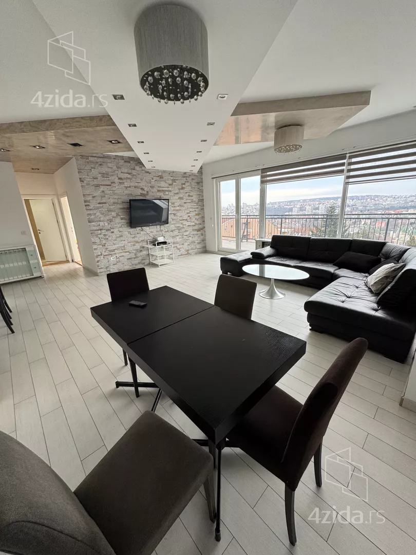 Četvoroiposoban stan | 4zida