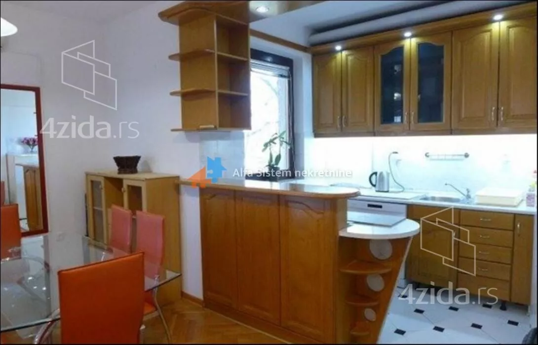 Troiposoban stan | 4zida