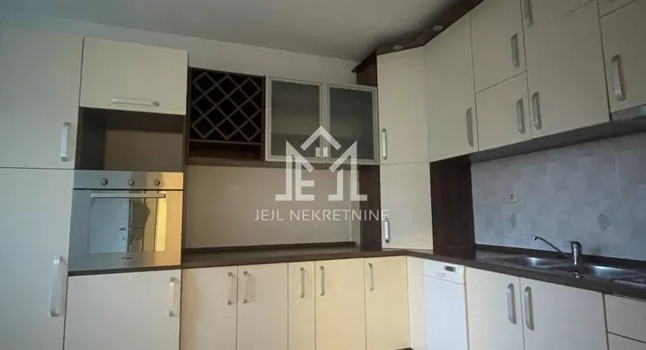 Šestosoban stan | 4zida