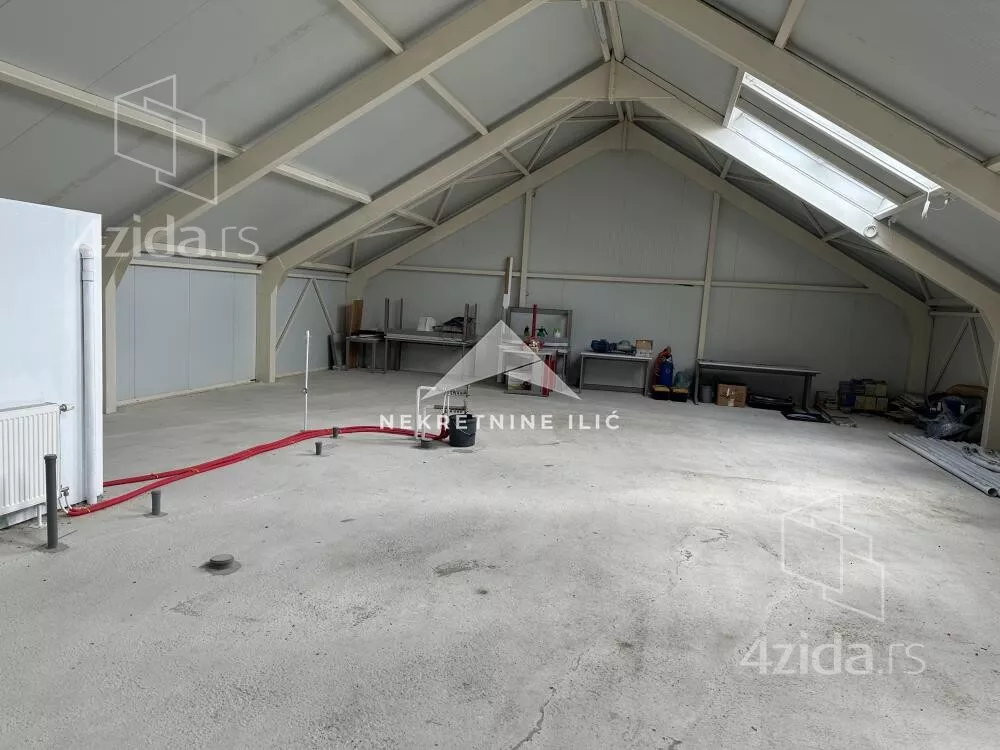 Poslovna zgrada | 4zida