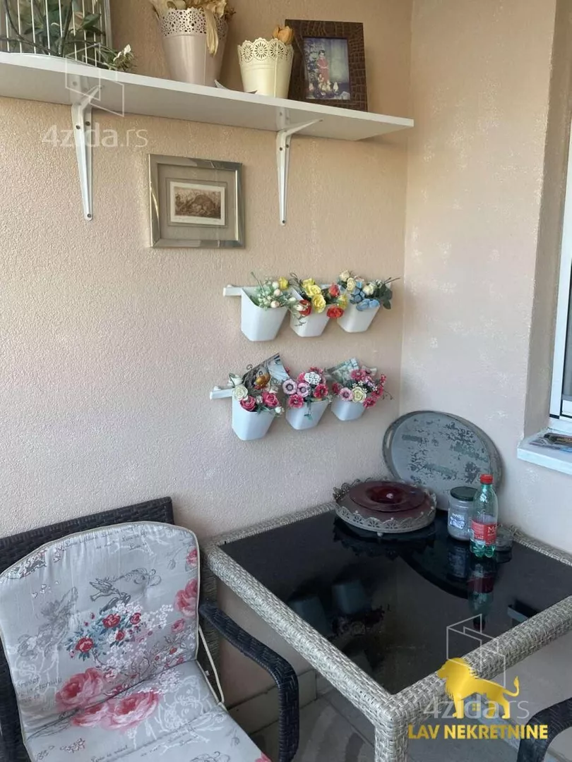 Četvoroiposoban stan | 4zida