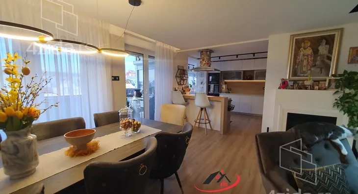 Šestosoban stan | 4zida