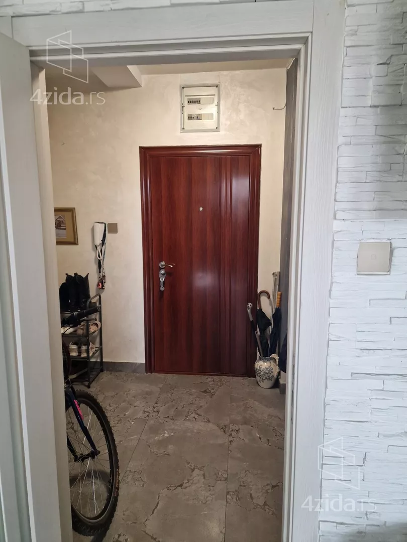Petoiposoban stan | 4zida