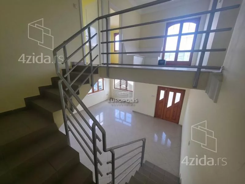 Hala | 4zida