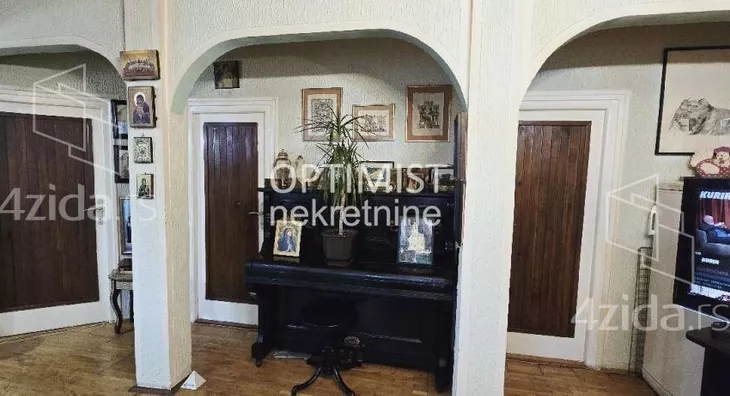 Troiposoban stan | 4zida