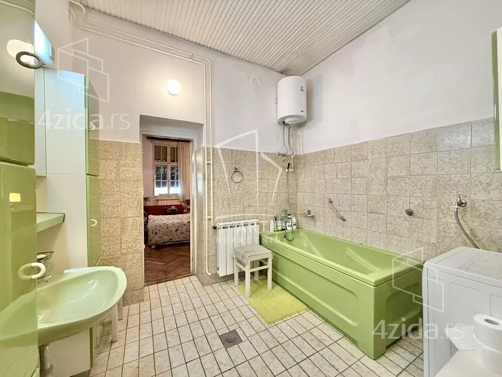 Četvoroiposoban stan | 4zida