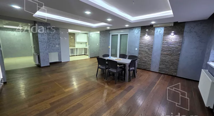 Četvoroiposoban stan | 4zida