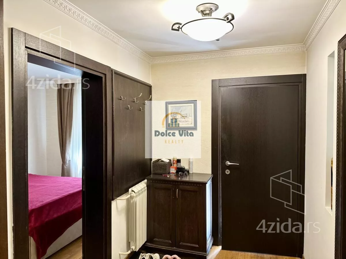 Šestosoban stan | 4zida