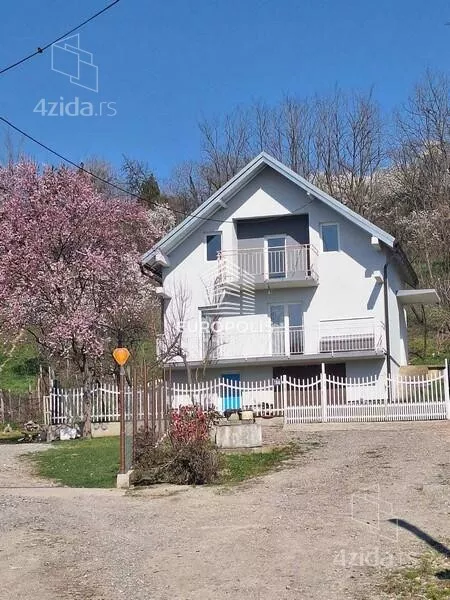 3-etažna kuća | 4zida