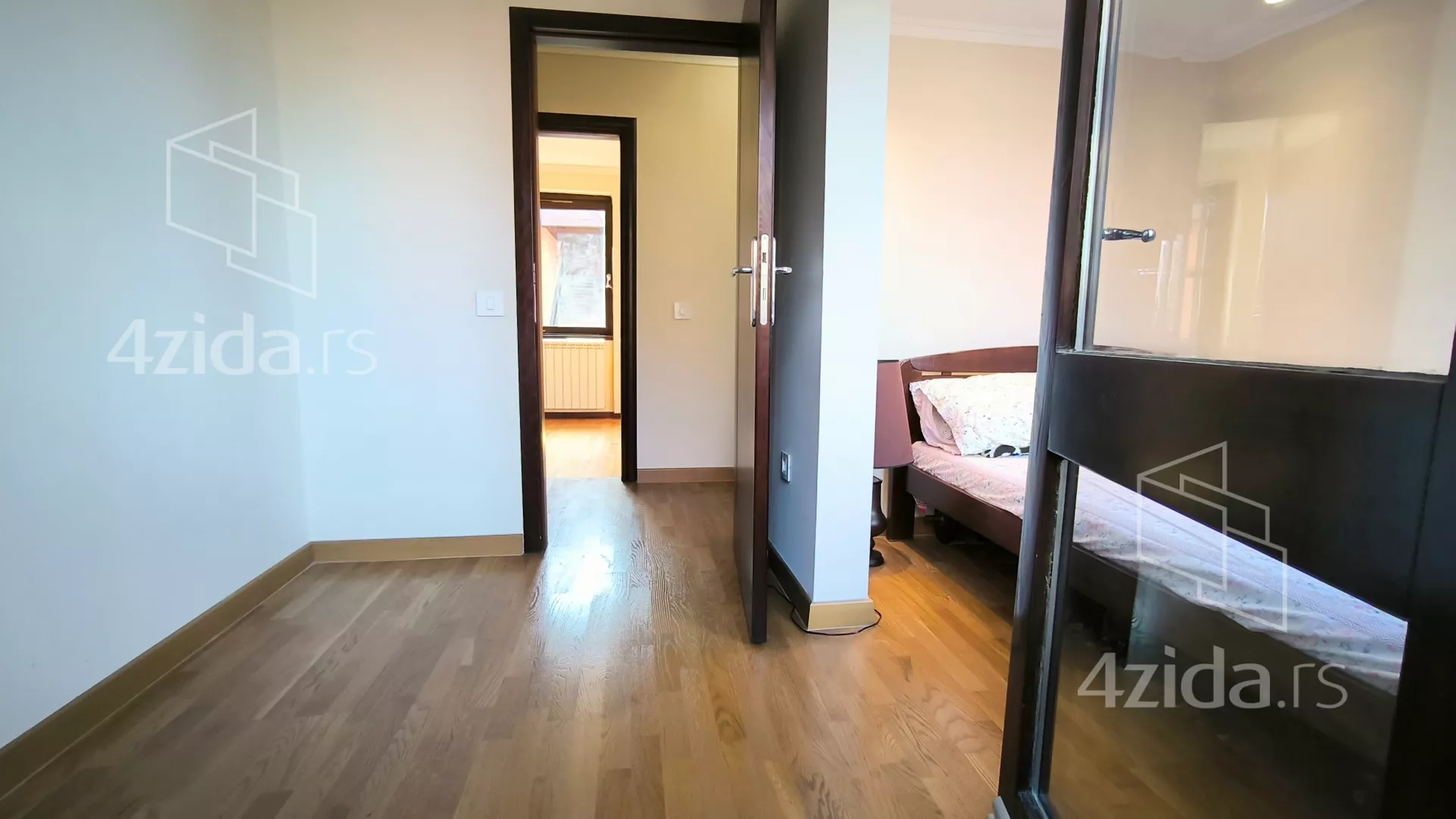 Petosoban stan | 4zida