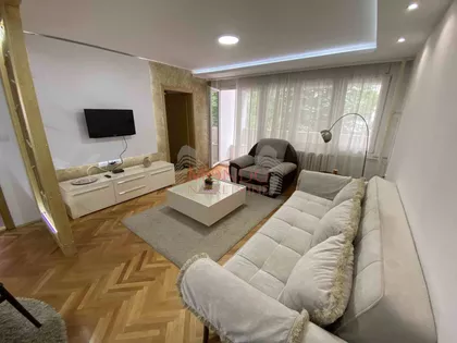 Dom Zdravlja | 4zida.rs