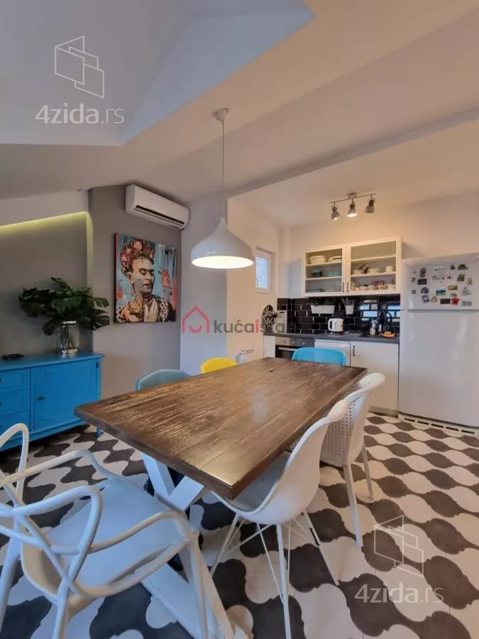 Sedmosoban stan | 4zida