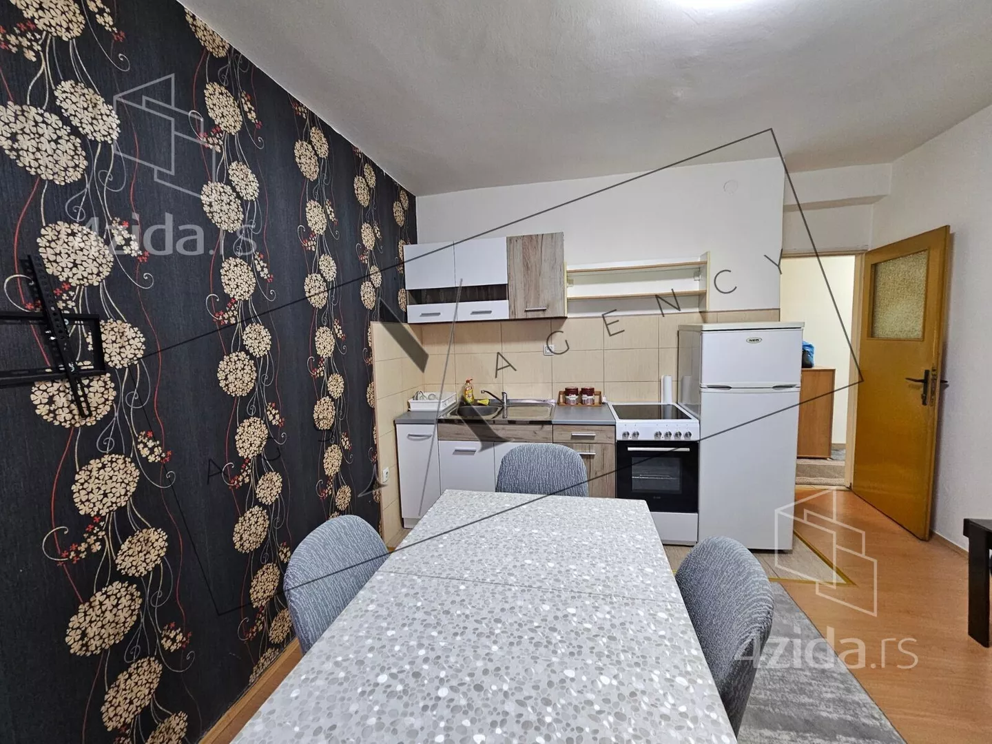 Jednoiposoban stan | 4zida