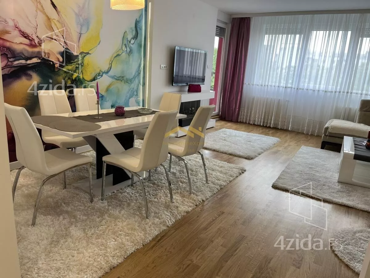 Četvoroiposoban stan | 4zida