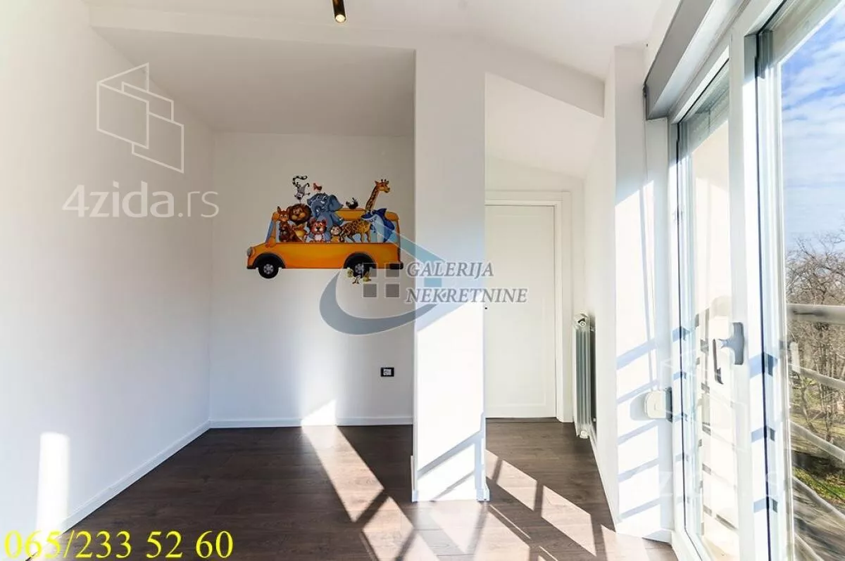 Petosoban stan | 4zida