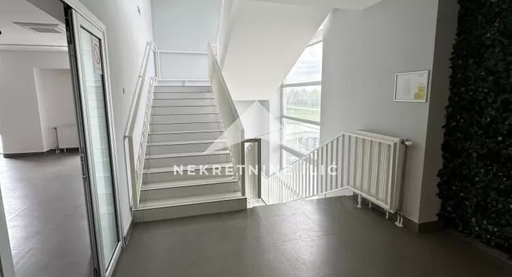 Poslovna zgrada | 4zida