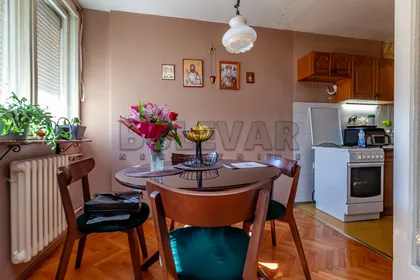 Pariske komune | 4zida.rs