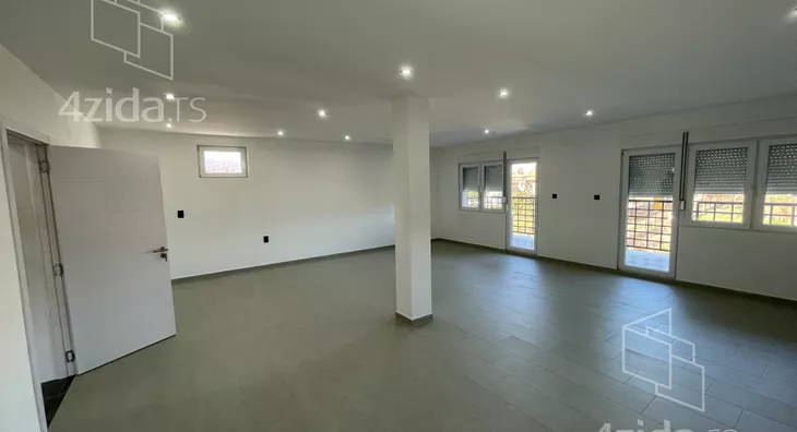 Poslovna zgrada | 4zida