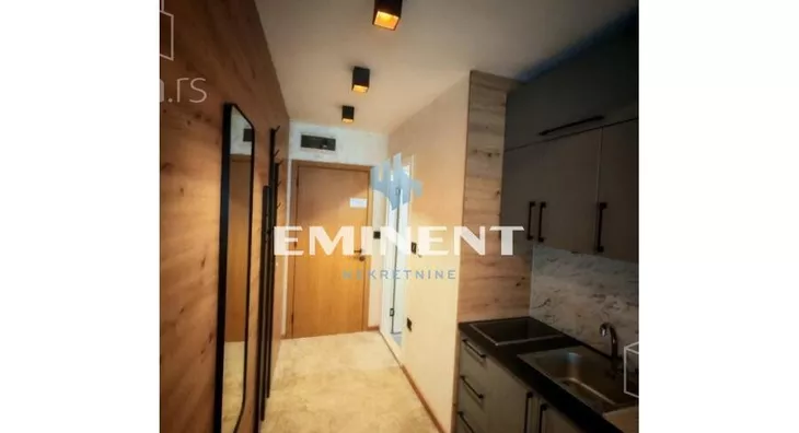 Šestosoban stan | 4zida