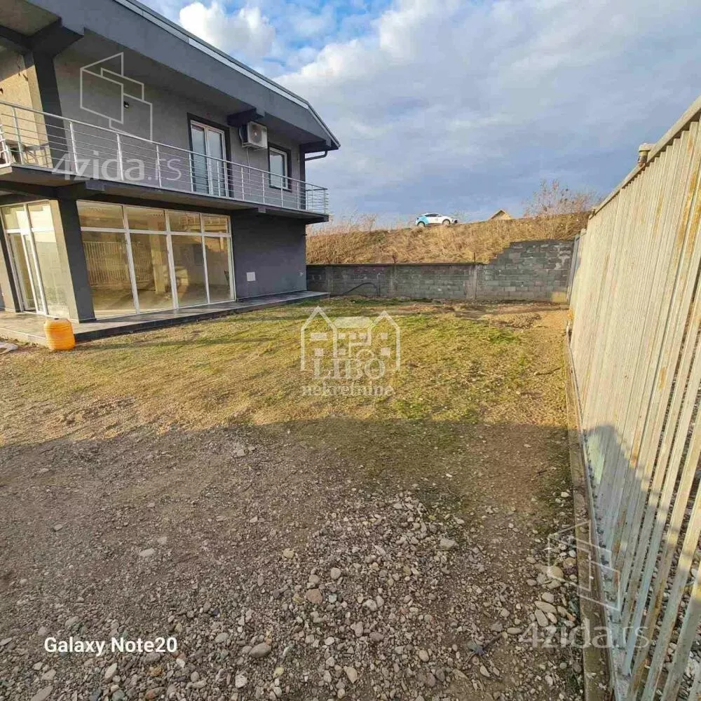 Poslovna zgrada | 4zida