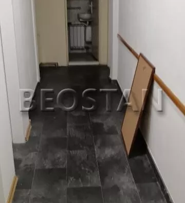 Šestoiposoban stan | 4zida